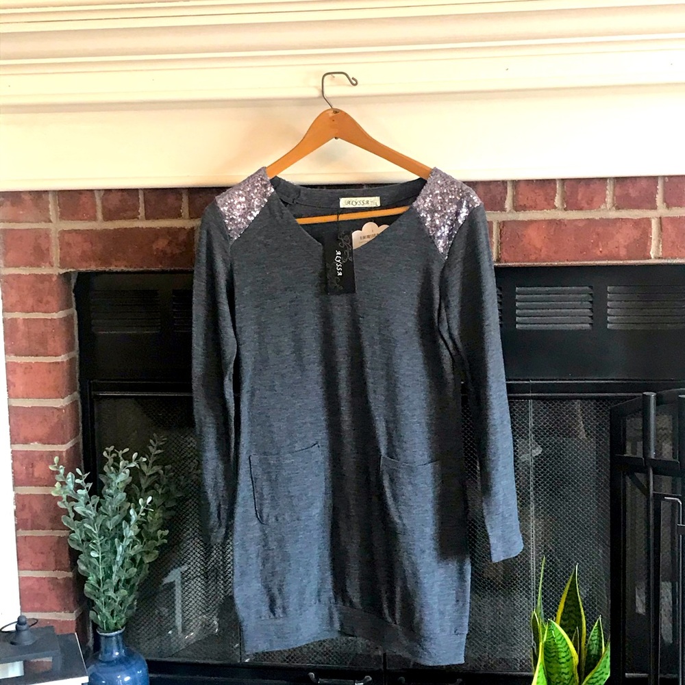 Alyssa Tunic. Size Large. NWT. Charcoal color